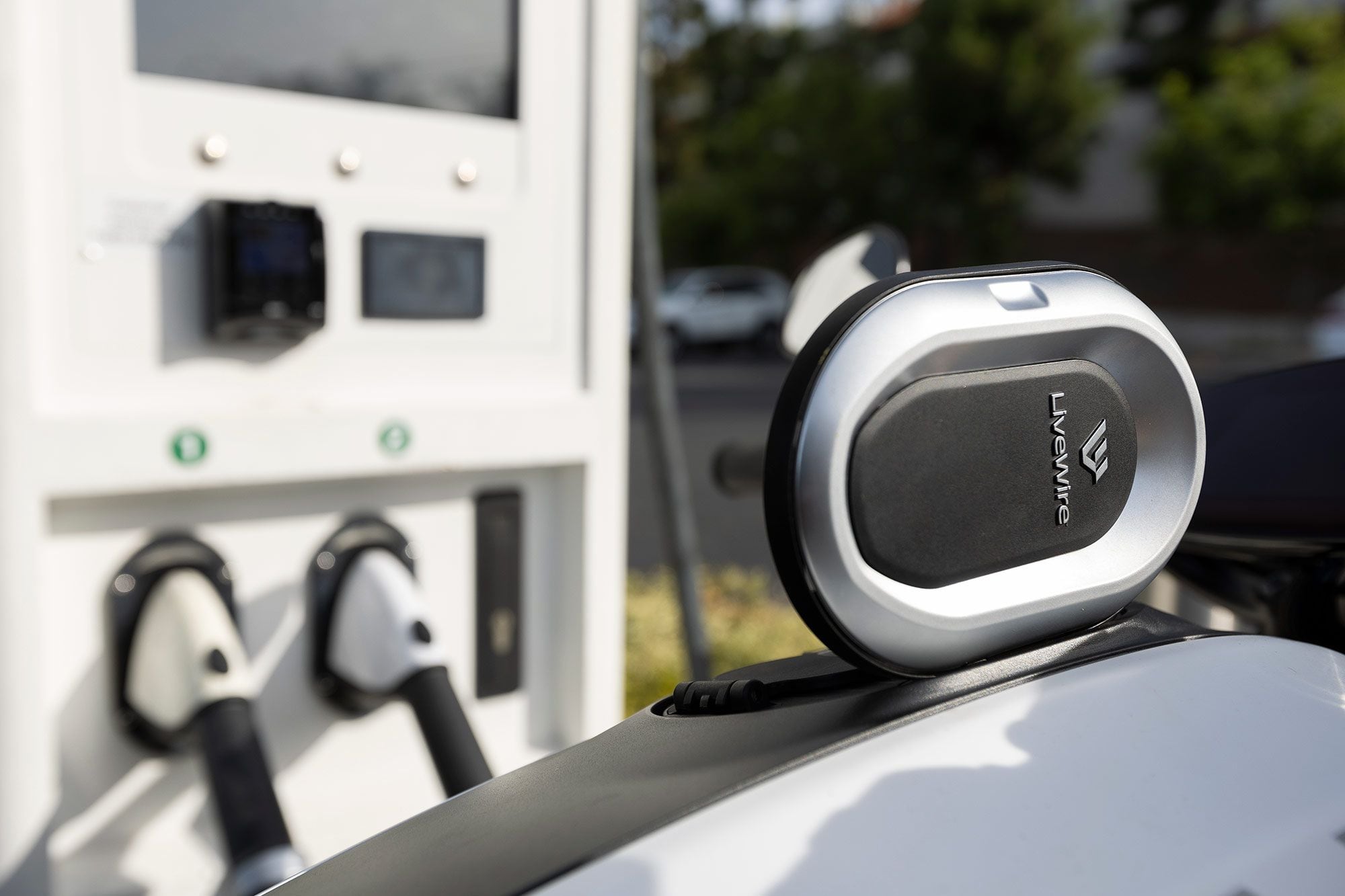 LiveWire claims the One can reach 80 percent charge in as little as 40 minutes, and a full charge in 60 minutes, which our testing confirmed.